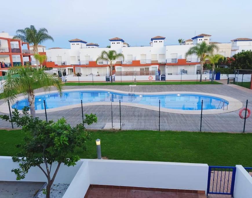 Casa Familiar A Pie De Piscina Villa Вера Екстериор снимка