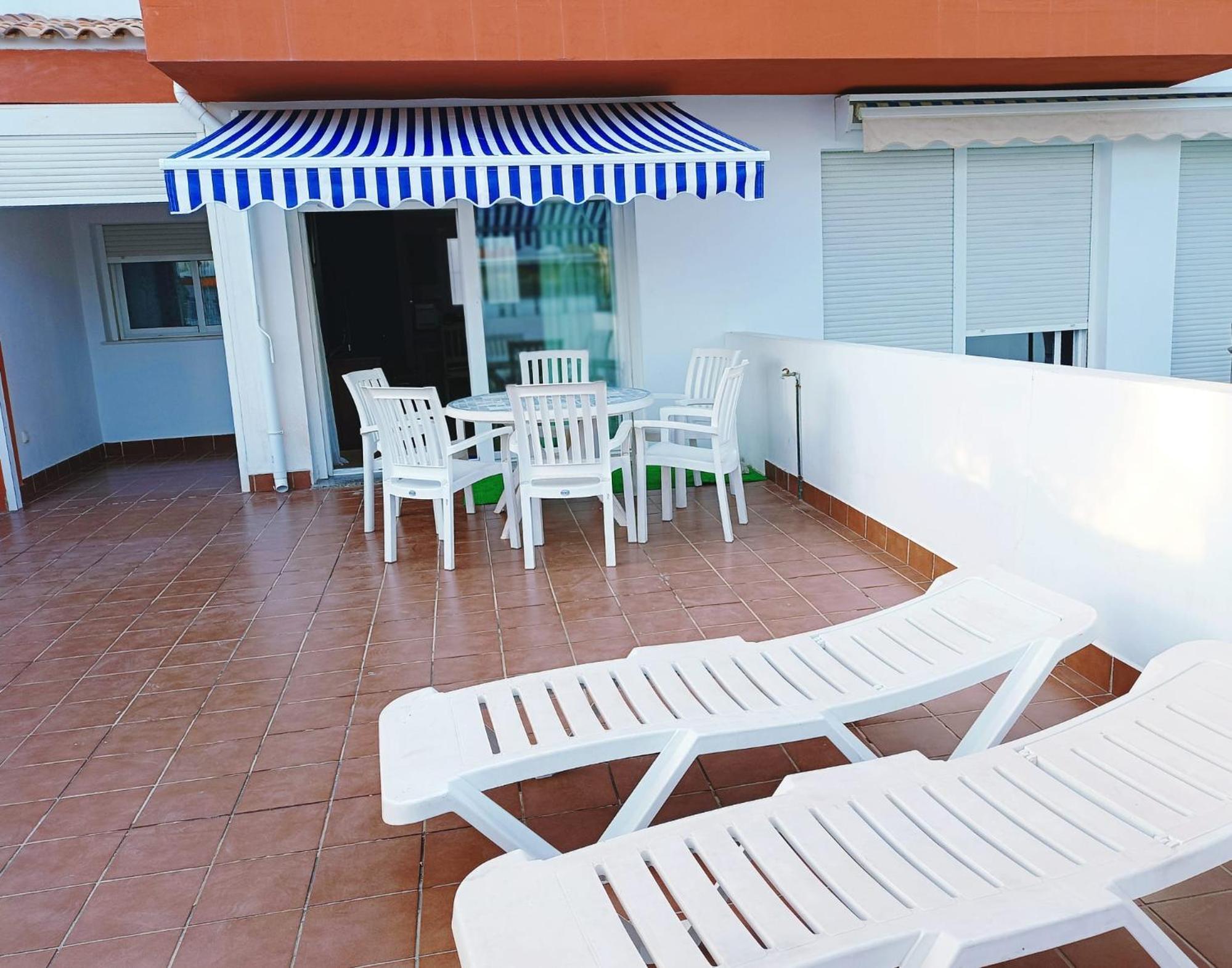 Casa Familiar A Pie De Piscina Villa Вера Екстериор снимка
