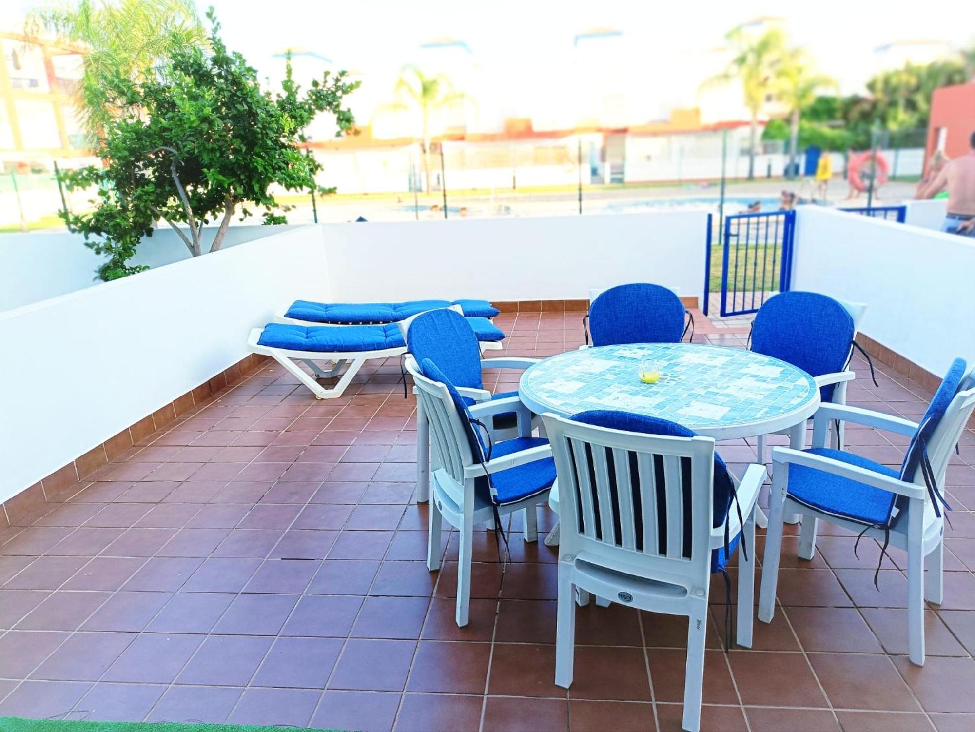 Casa Familiar A Pie De Piscina Villa Вера Екстериор снимка